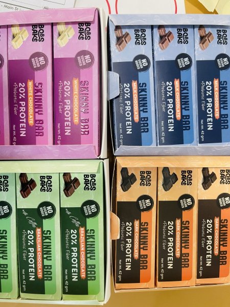 بار الشوكولاته بعدة نكهات مدعمة بالبروتين والبروبيوتيك 24غم