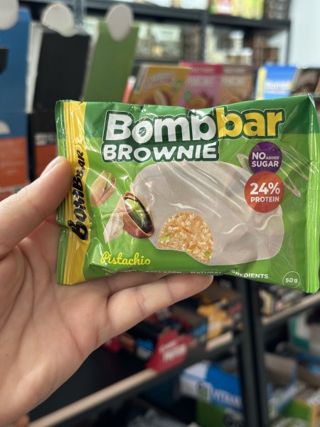 كوكيز بومبار بحشوه البستاشيو 24%بروتين عالي الألياف بدون سكر مضاف